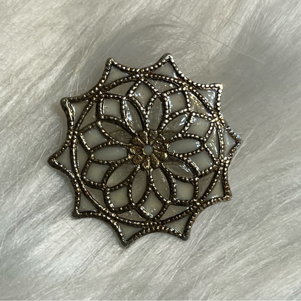 Vintage Lightweight Brooch